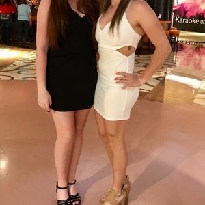 👗White dress w/ scalloped neck M👗